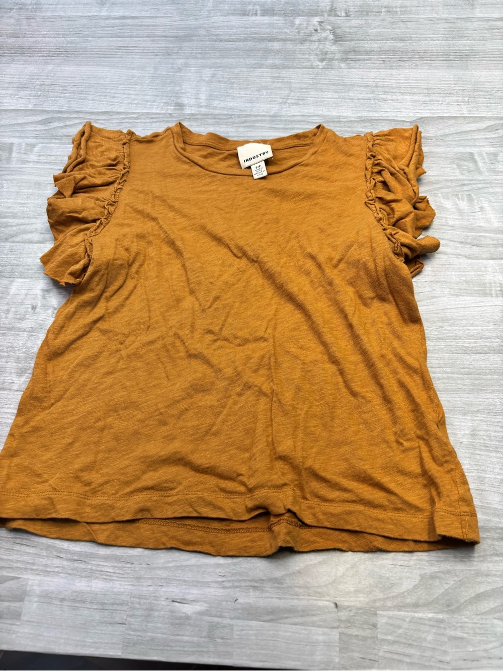 INDUSTRY Ruffle Sleeve Tee in Mustard Size Small